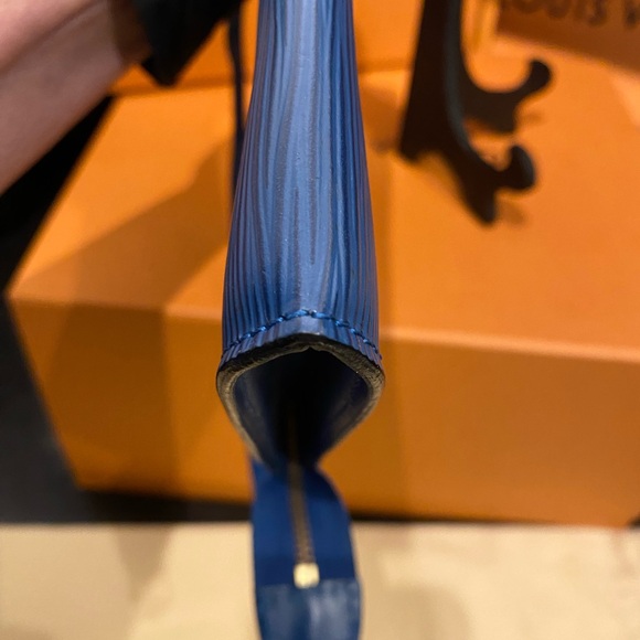 Louis Vuitton Vintage EPI Pochette - Picture 5 of 11